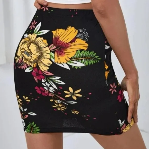 Maternity Floral Print Adjustable Waist Bodycon Skirt - Picture 3 of 7